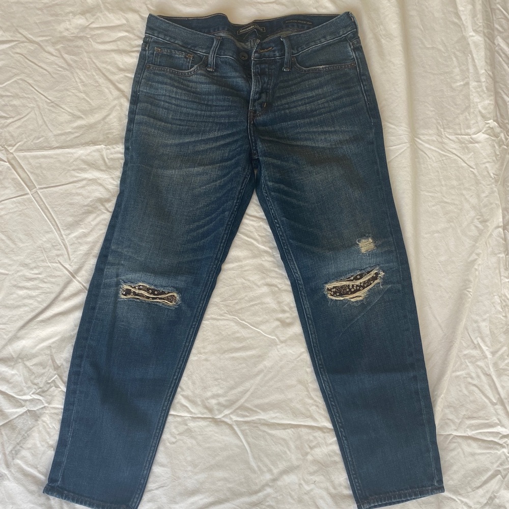 Abercrombie&fitch boyfriend straight jeans with sequin knee patch size 28
